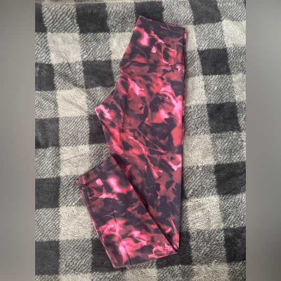 NWOT Lululemon Athletica Stylish' Pink and Black Leggings Size 4 - Picture 1 of 8